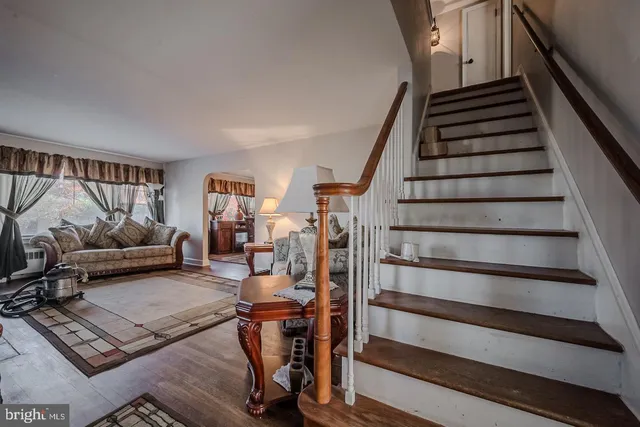 a view of entryway and hall