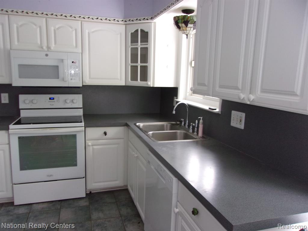 5856 Henry Ruff Road Garden City, MI 48135 - Photo 10 of 35 Gallery Image 10