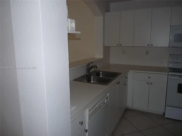 $2,800 | 8980 West Flagler Street, Unit 102, Miami, FL 33174