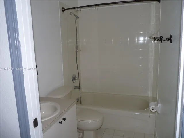 $2,800 | 8980 West Flagler Street, Unit 102, Miami, FL 33174