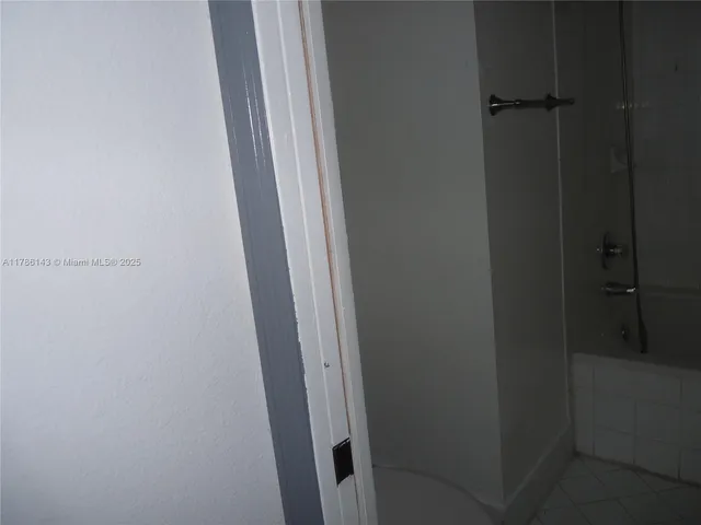 $2,800 | 8980 West Flagler Street, Unit 102, Miami, FL 33174