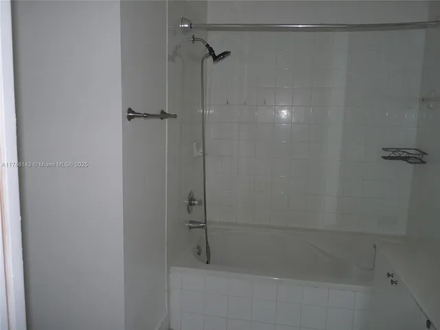 $2,800 | 8980 West Flagler Street, Unit 102, Miami, FL 33174