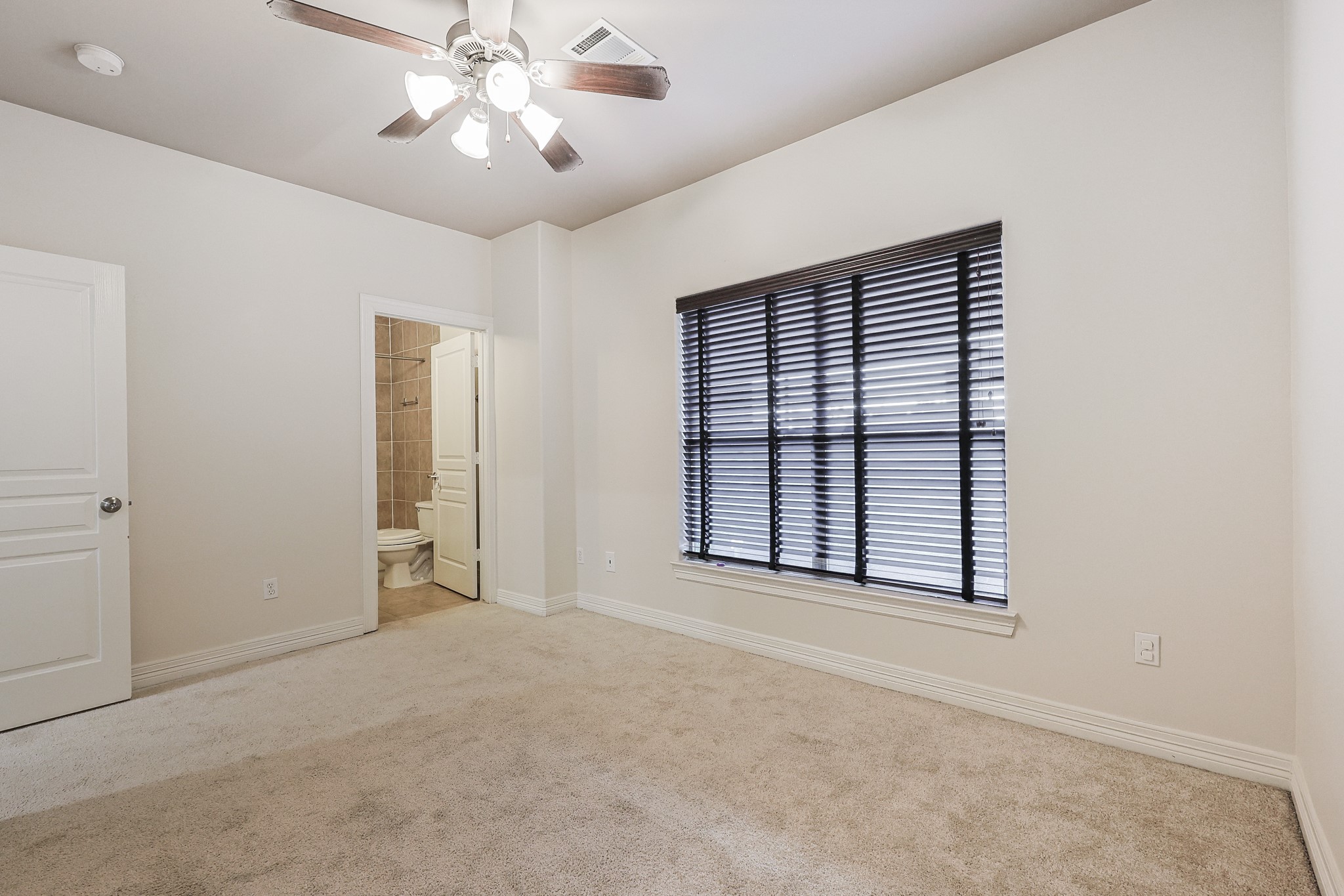 2540 Prospect Street, Unit C Houston, TX 77004 - Photo 26 of 31 a view of an empty room with a window