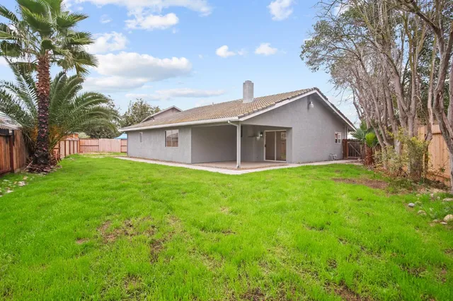 a view of a house with a backyard