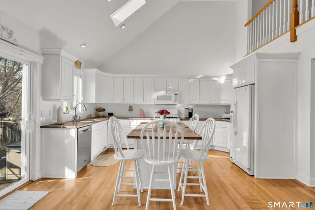 $749,900 | 83 Long Hill Farm, Unit 83, Guilford, CT 06437