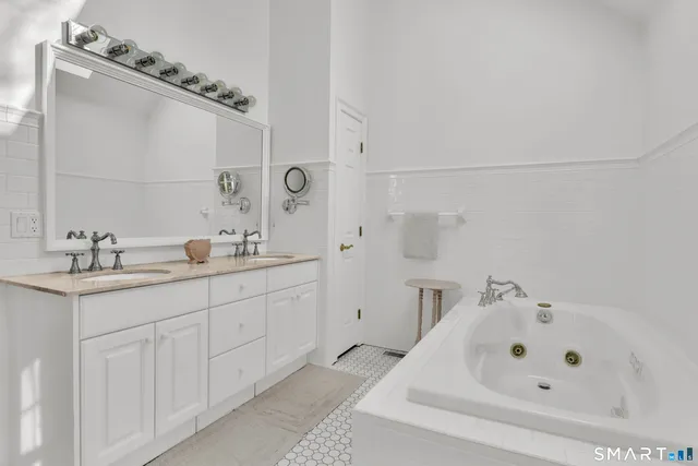 $749,900 | 83 Long Hill Farm, Unit 83, Guilford, CT 06437