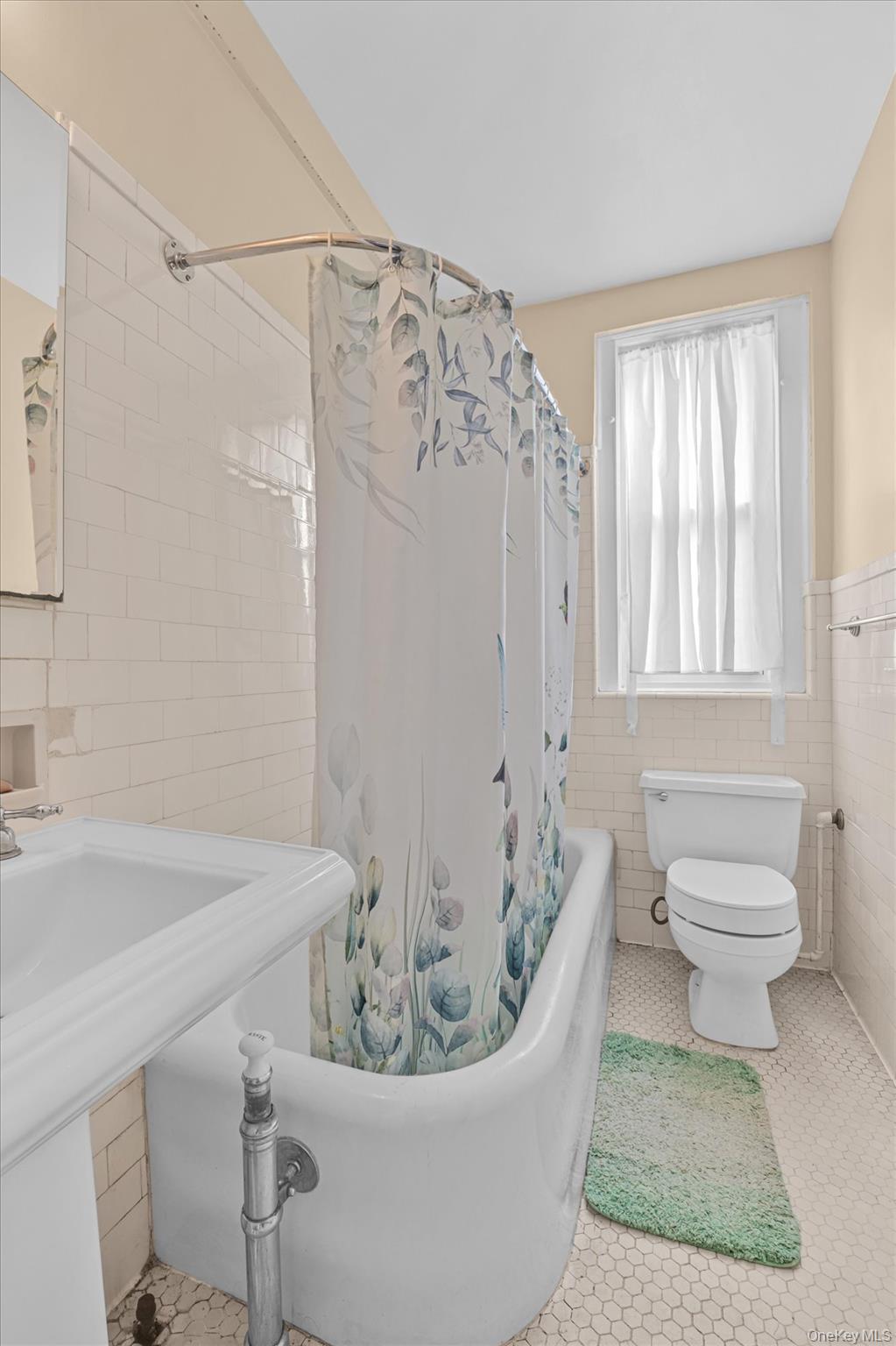 390 Riverside Drive, Unit 12AC Manhattan, NY 10025 - Photo 16 of 29 a bathroom with a bathtub and a sink
