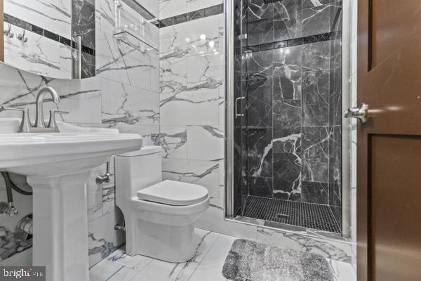 1101 St Paul Street, Unit 710 Baltimore, MD 21202 - Photo 6 of 21 a bathroom with a sink toilet and shower