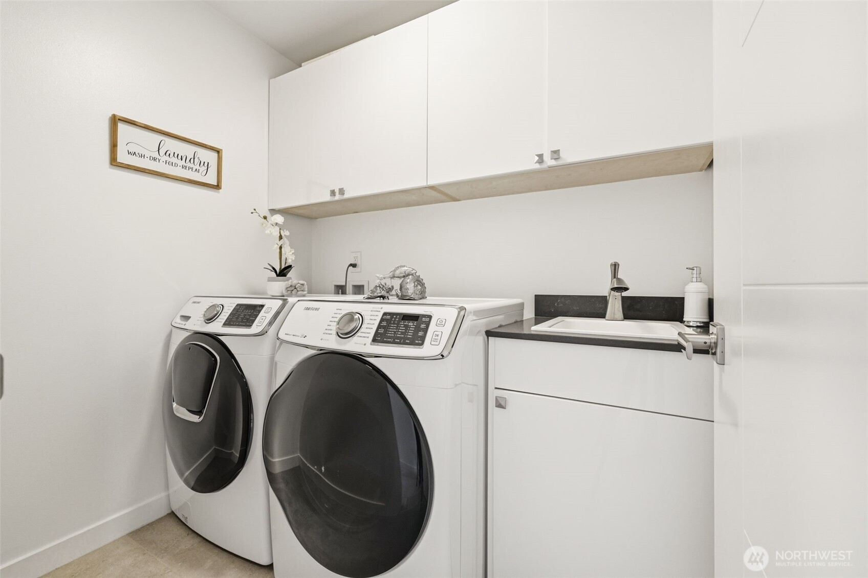 1926 Ferry Avenue Southwest Seattle, WA 98116 - Photo 20 of 40 a utility room with dryer and washer