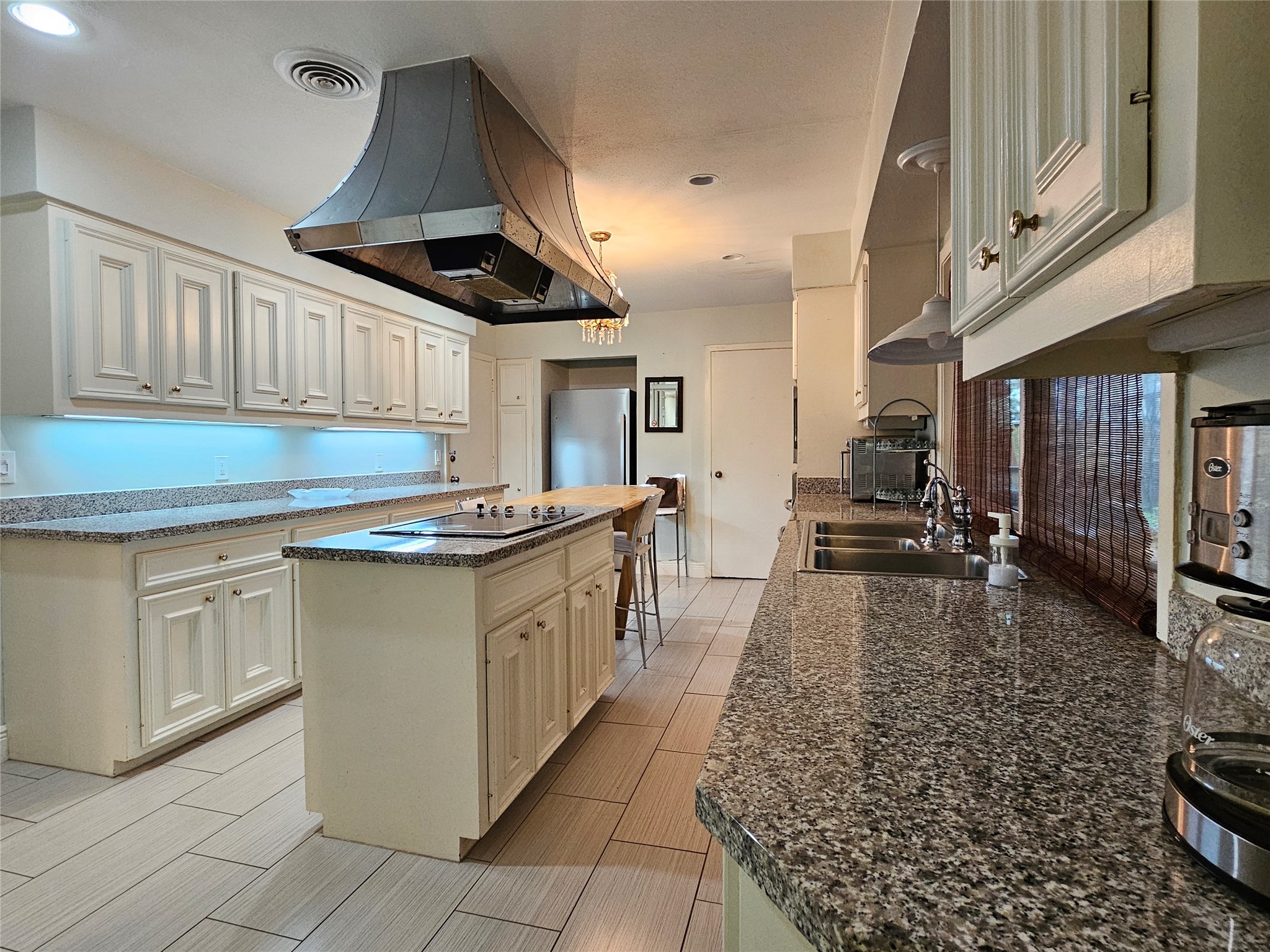 5203 Chesapeake Way Houston, TX 77056 - Photo 10 of 28 Lovely granite countertops