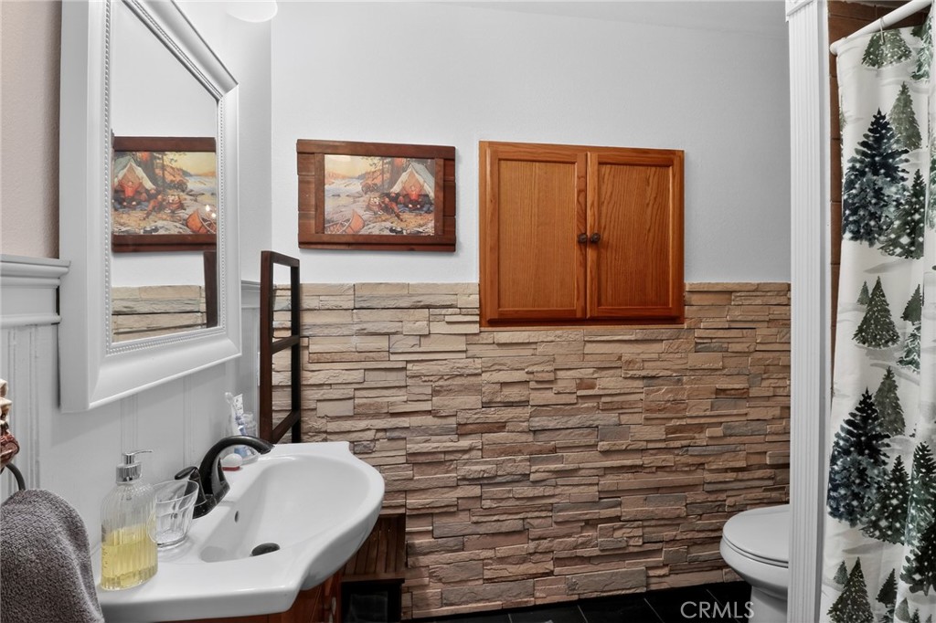 2775 View Running Springs, CA 92382 - Photo 26 of 30 a bathroom with a toilet sink and mirror