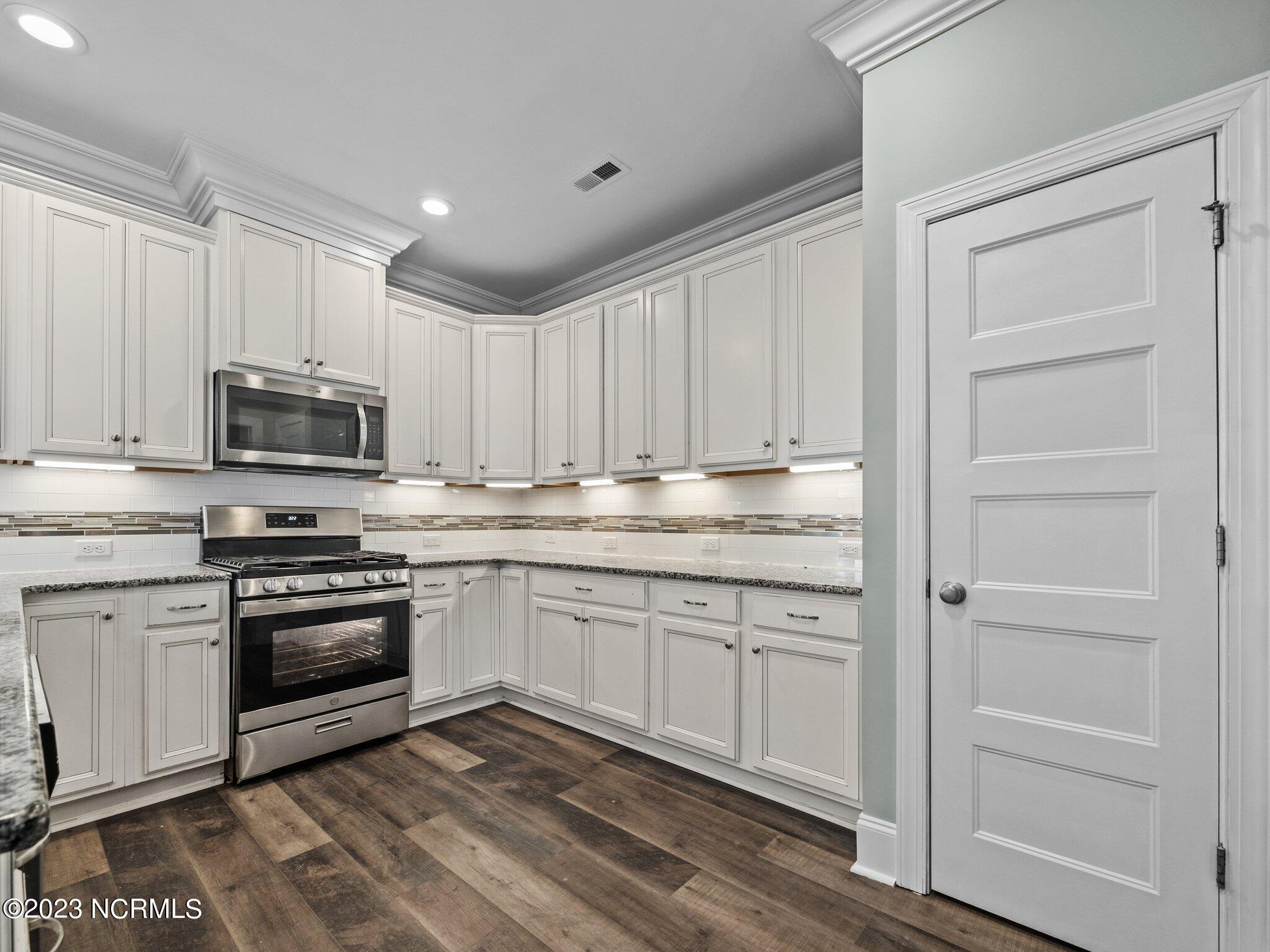 125 Middle Point Road Hampstead, NC 28443 - Photo 7 of 50 Interior