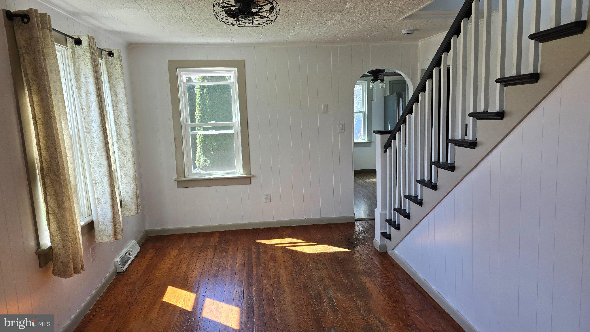 1233 New London Road Landenberg, PA 19350 - Photo 8 of 37 Bright and inviting living space.