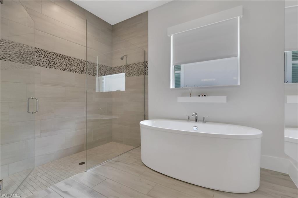 6136 Rodney Bay Lane Naples, FL 34113 - Photo 16 of 37