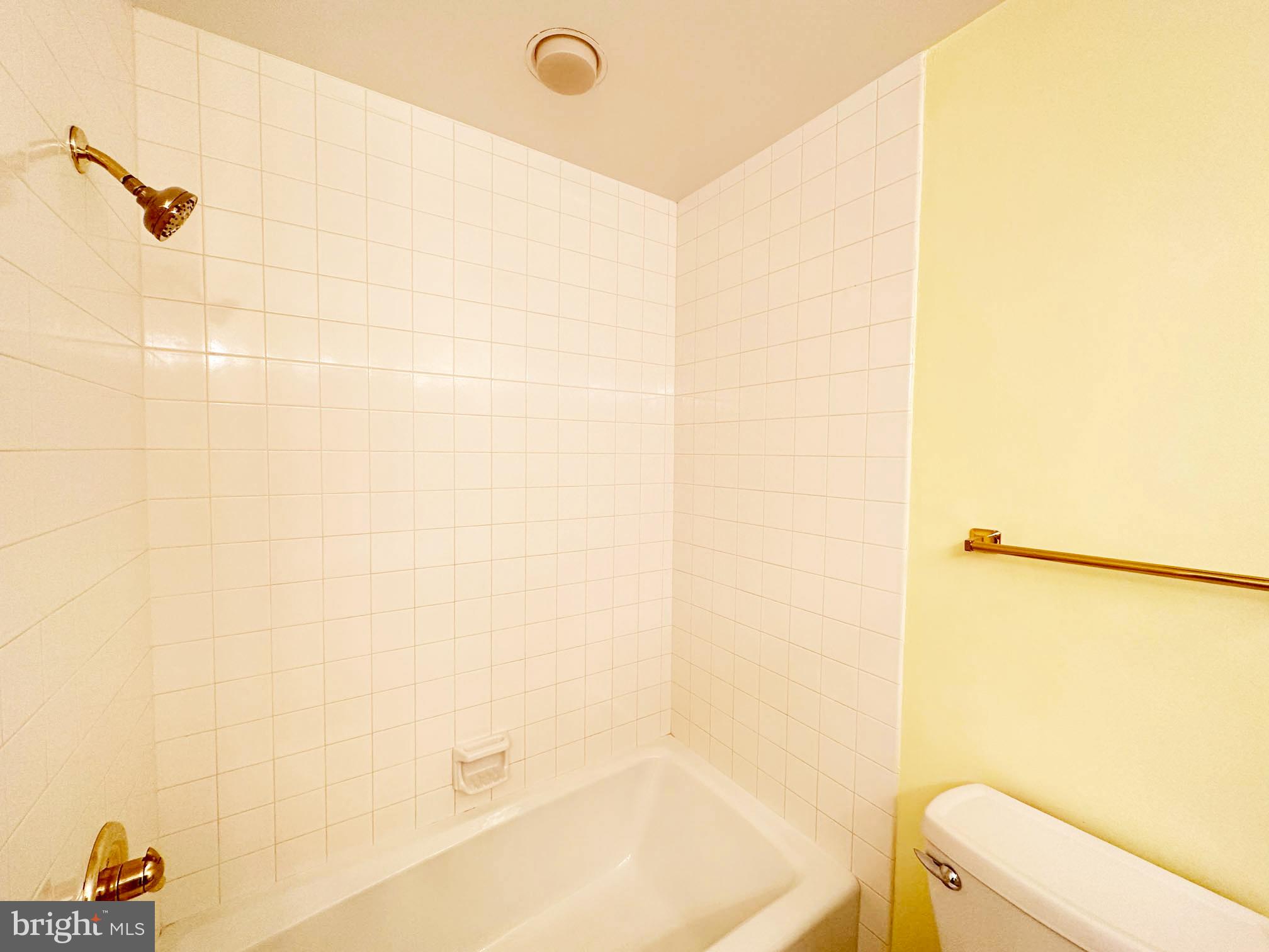 10 East Lee Street, Unit 1208 Baltimore, MD 21202 - Photo 14 of 21 Second Bathroom