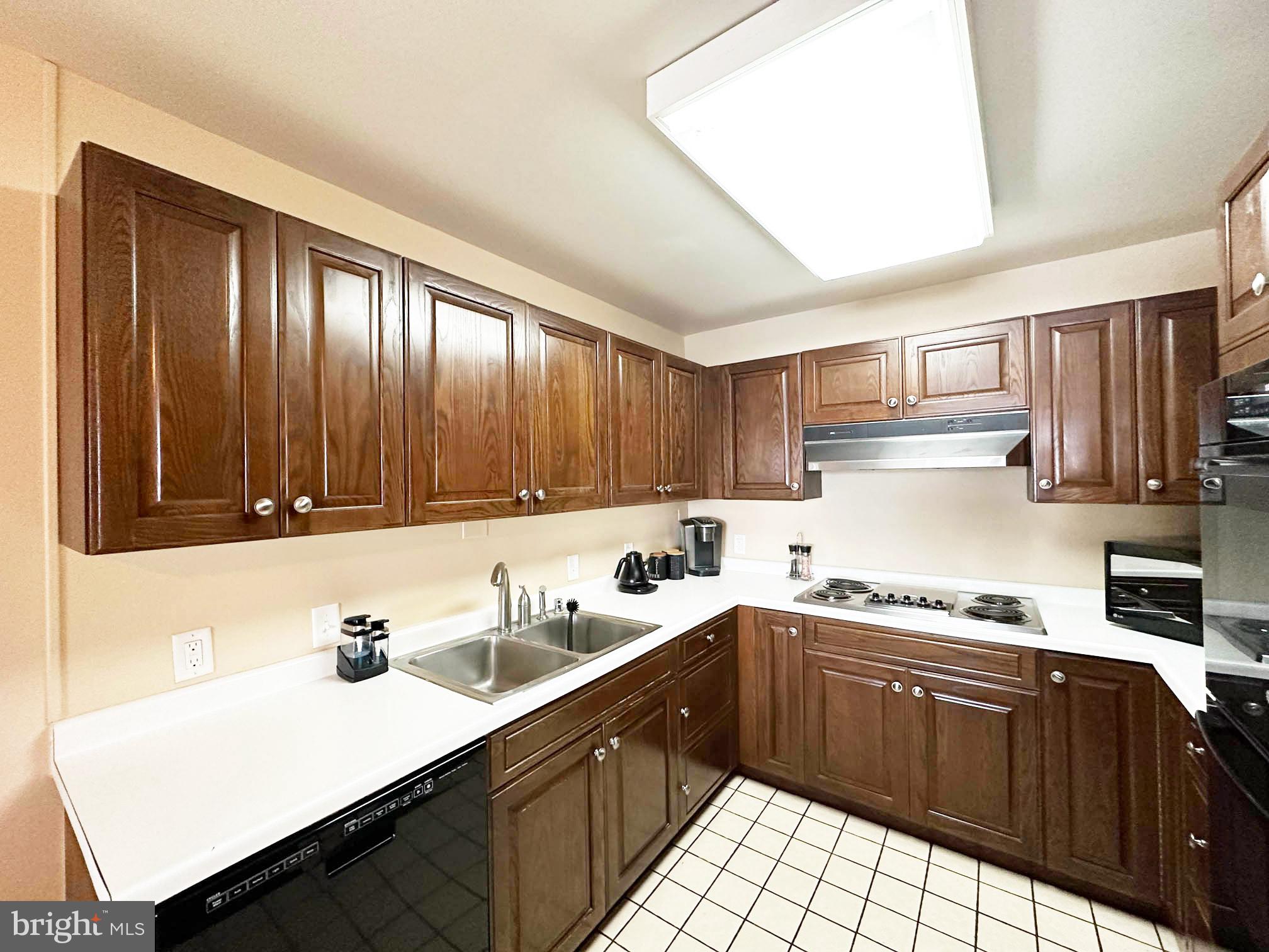 10 East Lee Street, Unit 1208 Baltimore, MD 21202 - Photo 15 of 21