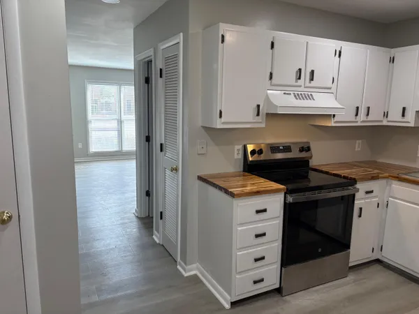 $1,950 | 13 South Anderson Avenue, Unit B, Charleston, SC 29412