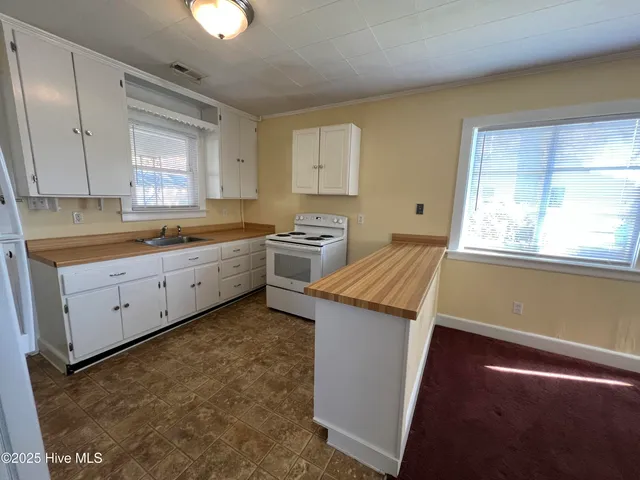 $289,000 | 204 Woodland Circle, Hertford, NC 27944