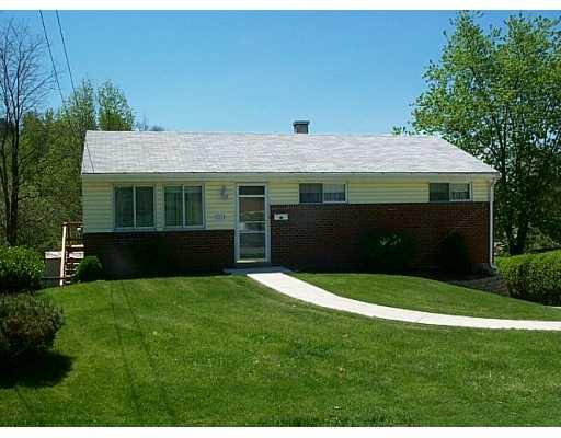 516 Lindsay Road Carnegie, PA 15106 - Photo 1 of 8 Exterior Front.