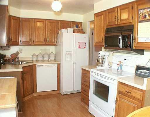 516 Lindsay Road Carnegie, PA 15106 - Photo 2 of 8 Kitchen.