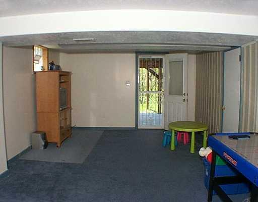 516 Lindsay Road Carnegie, PA 15106 - Photo 6 of 8 Den/Family/Great Room.