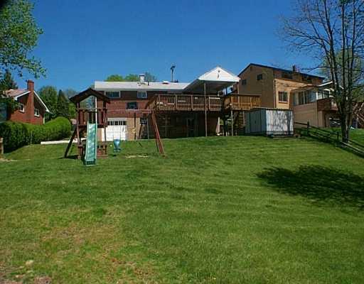 516 Lindsay Road Carnegie, PA 15106 - Photo 8 of 8 Patio/Deck.