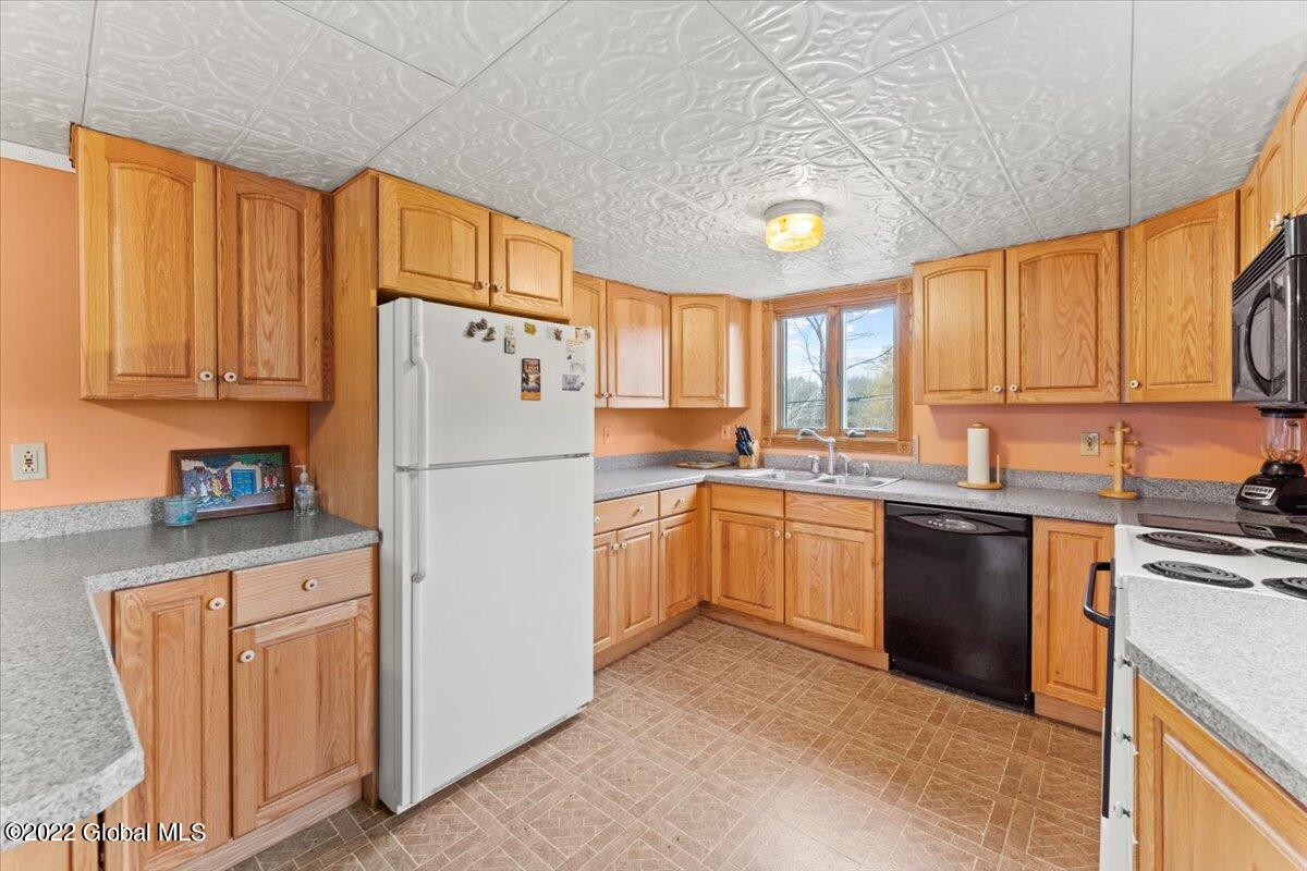 161 Mannis Road Queensbury, NY 12804 - Photo 11 of 34 13-AG100045