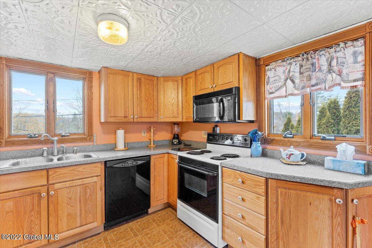 161 Mannis Road Queensbury, NY 12804 - Photo 10 of 34 12-AG100054