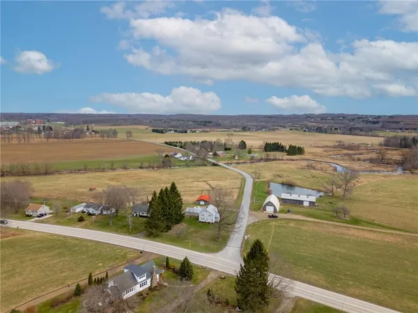 $299,900 | 13694 South Perry Lane, Edinboro, PA 16412