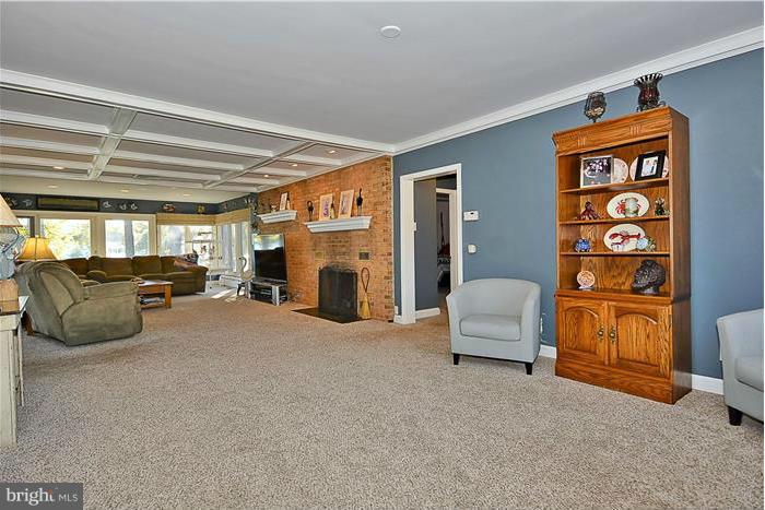 1901 Poplar Ridge Road Pasadena, MD 21122 - Photo 12 of 30 Living Room