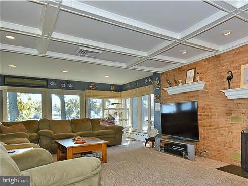 1901 Poplar Ridge Road Pasadena, MD 21122 - Photo 13 of 30 Family Room