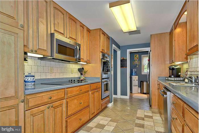 1901 Poplar Ridge Road Pasadena, MD 21122 - Photo 19 of 30 Kitchen