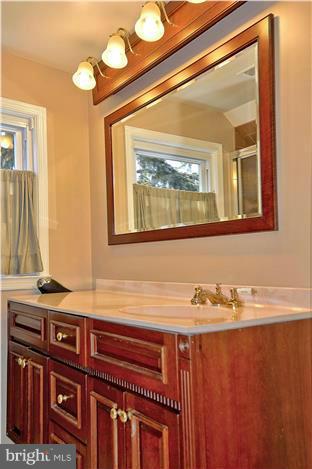 1901 Poplar Ridge Road Pasadena, MD 21122 - Photo 26 of 30 Bath (Master)