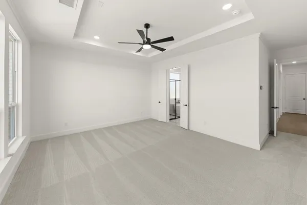 en empty room with ceiling fan and window