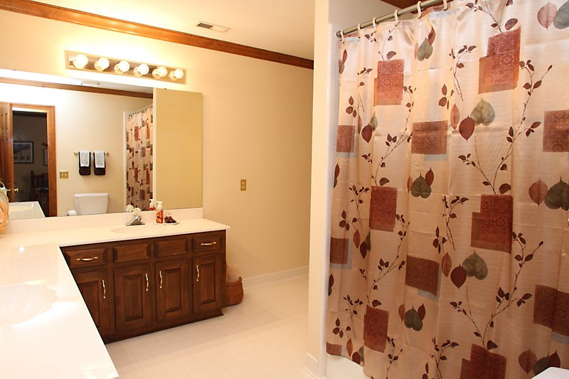 12332 Galway Drive Raleigh, NC 27613 - Photo 18 of 25 2nd Floor bathroom - Extra large and spacious. Shared by both upstairs bedrooms. Freshly painted. Bathroom
