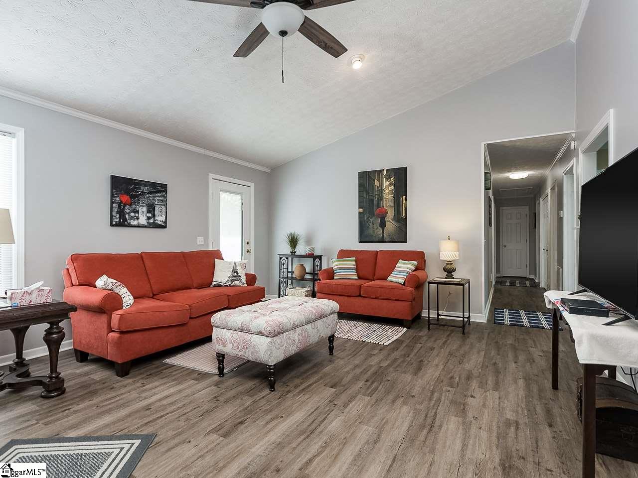 902 Saluda Lake Road Greenville, SC 29611 - Photo 3 of 26 Gallery Image 3