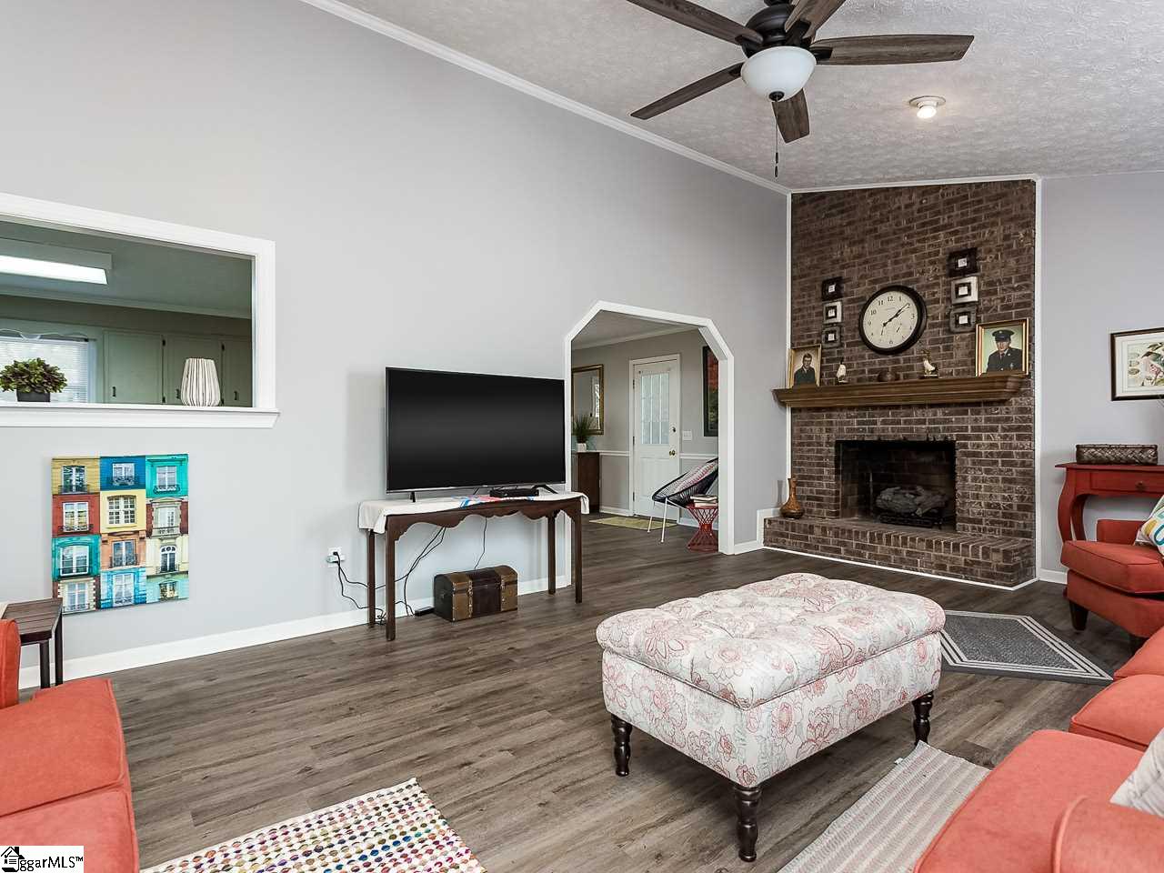 902 Saluda Lake Road Greenville, SC 29611 - Photo 4 of 26 Gallery Image 4