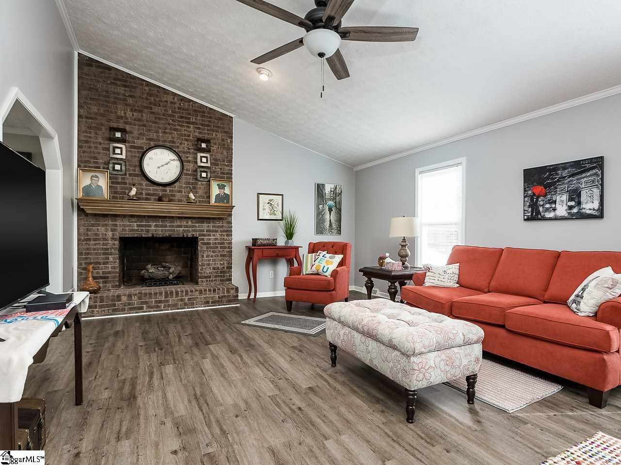 902 Saluda Lake Road Greenville, SC 29611 - Photo 5 of 26 Gallery Image 5