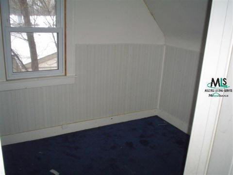 171 Crescent Lake Road Waterford, MI 48328 - Photo 4 of 5 431977-3.JPG