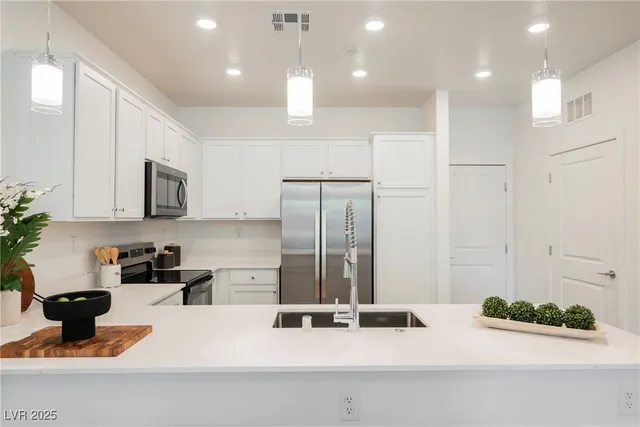 $2,545 | 10733 Passion Hts Street, Las Vegas, NV 89179