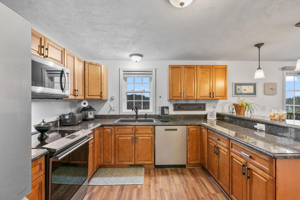 22 Bittersweet Boulevard Worcester, MA 01607 - Photo 5 of 26