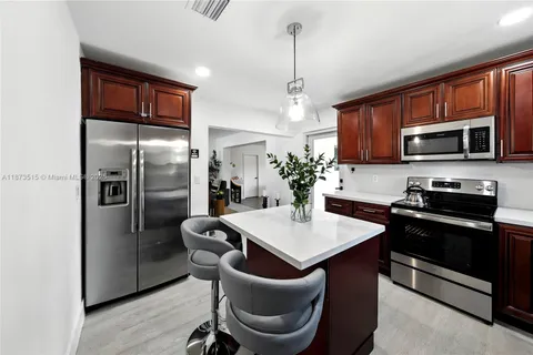 $1,100,000 | 16830 Northeast 6th Court, North Miami Beach, FL 33162