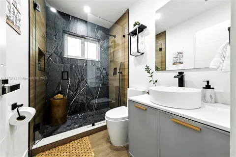 $1,100,000 | 16830 Northeast 6th Court, North Miami Beach, FL 33162