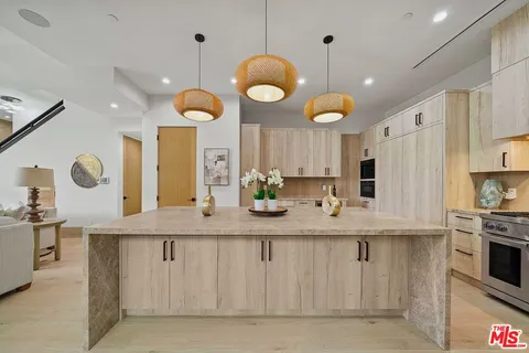 $3,960,000 | 701 Vernon Avenue, Venice, CA 90291