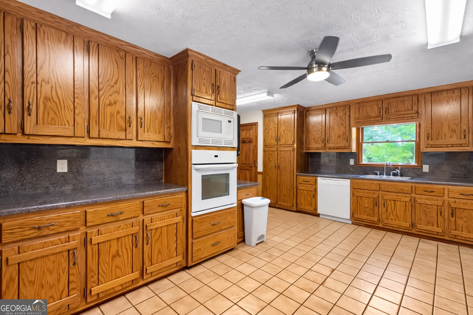 898 Mt Carmel Road McDonough, GA 30253 - Photo 7 of 39