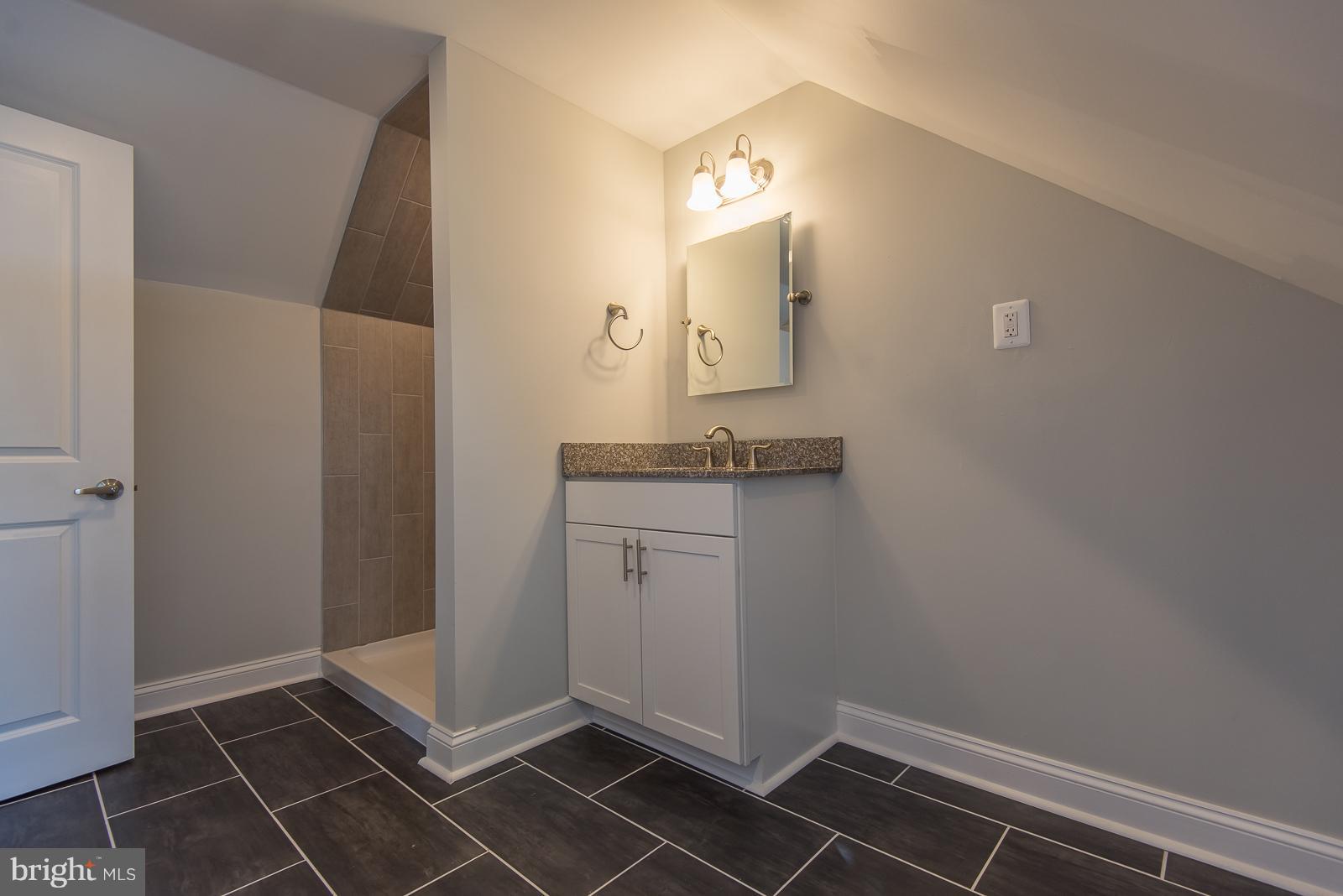 8228 Watersedge Road Baltimore, MD 21222 - Photo 12 of 24 Bath (Master)