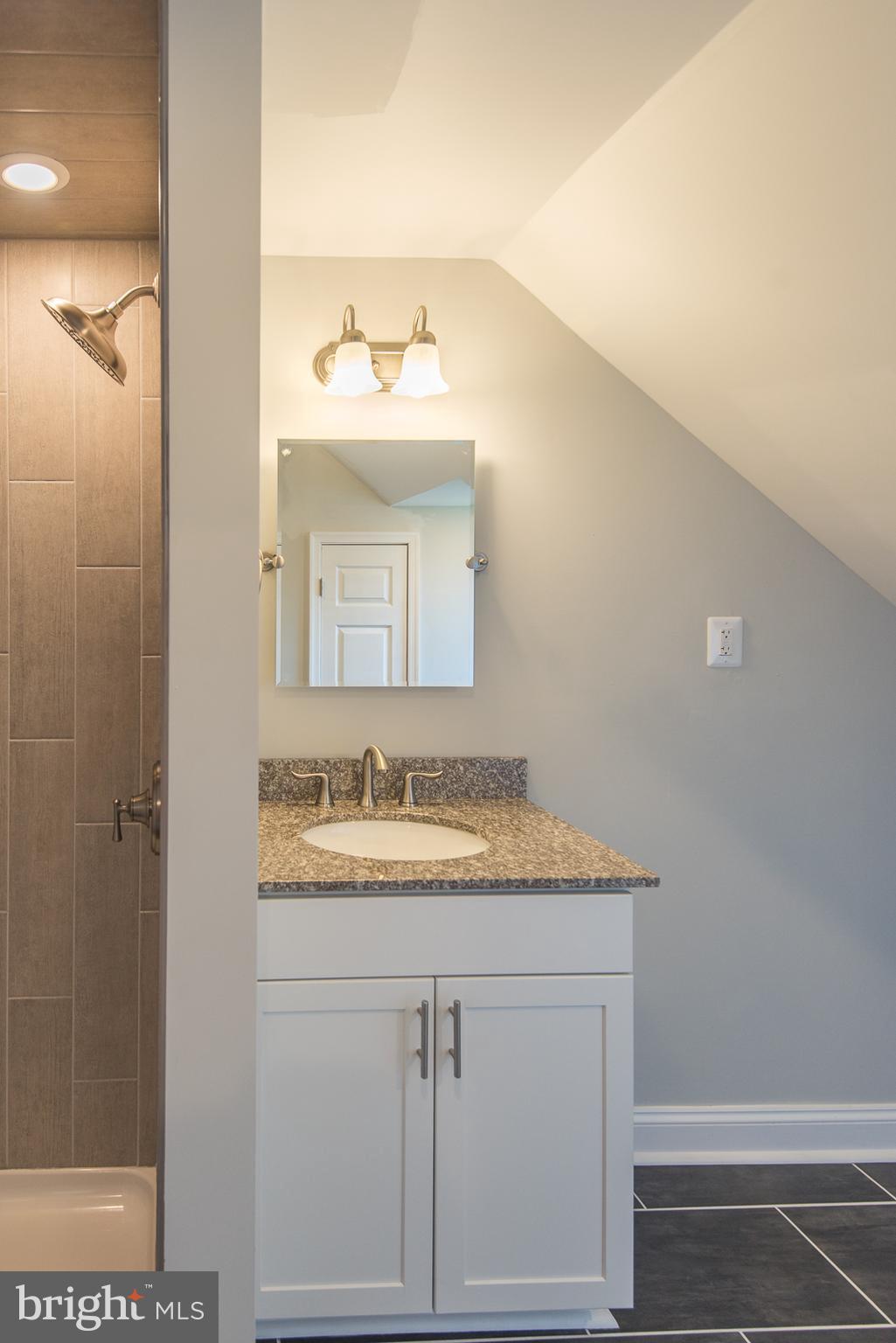 8228 Watersedge Road Baltimore, MD 21222 - Photo 13 of 24 Bath (Master)
