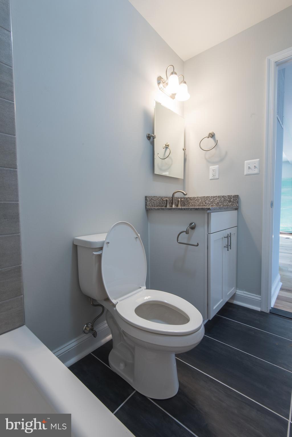 8228 Watersedge Road Baltimore, MD 21222 - Photo 18 of 24 Bath