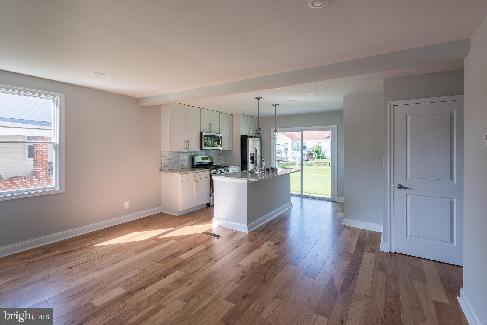8228 Watersedge Road Baltimore, MD 21222 - Photo 3 of 24 Interior (General)