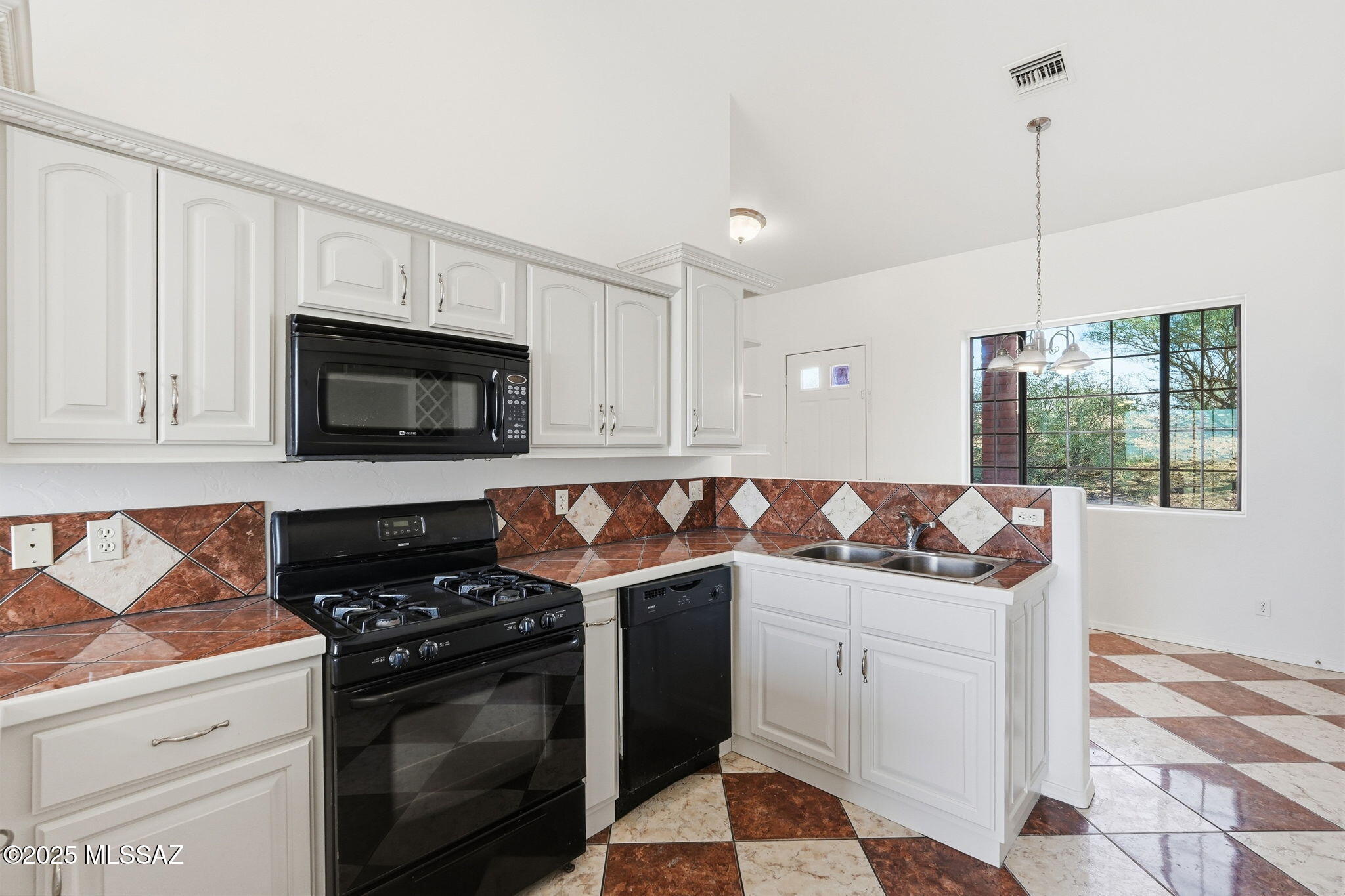 1028 Calle Cumpas Rio Rico, AZ 85648 - Photo 10 of 38 Gallery Image 10